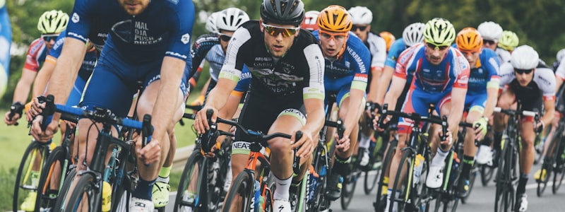 青少年在户外进行足球训练的积极画面